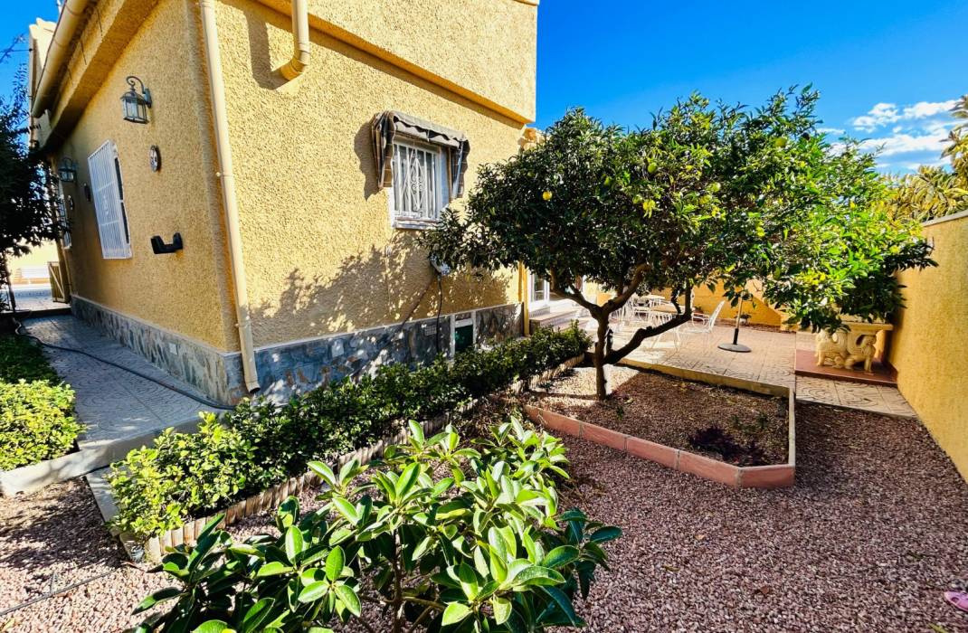 Resale - Semi - Detached Villa - Torrevieja - San Luis