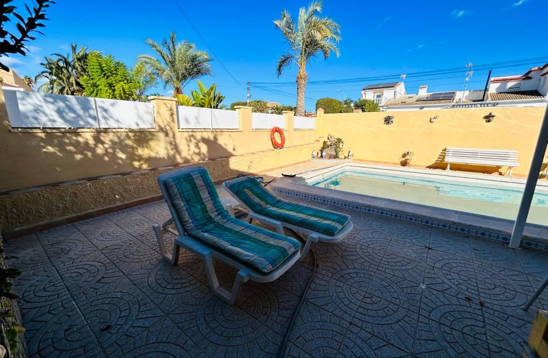 Resale - Semi - Detached Villa - Torrevieja - San Luis