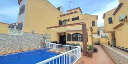 Resale - Semi Detached Villa - Torrevieja