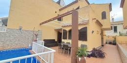 Resale - Semi Detached Villa - Torrevieja