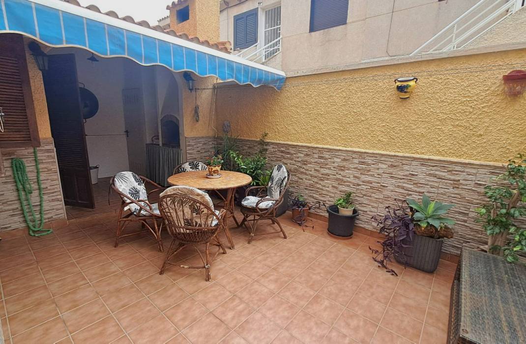 Resale - Semi Detached Villa - Torrevieja