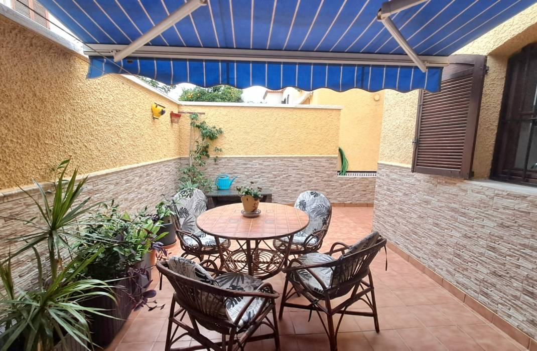 Resale - Semi Detached Villa - Torrevieja