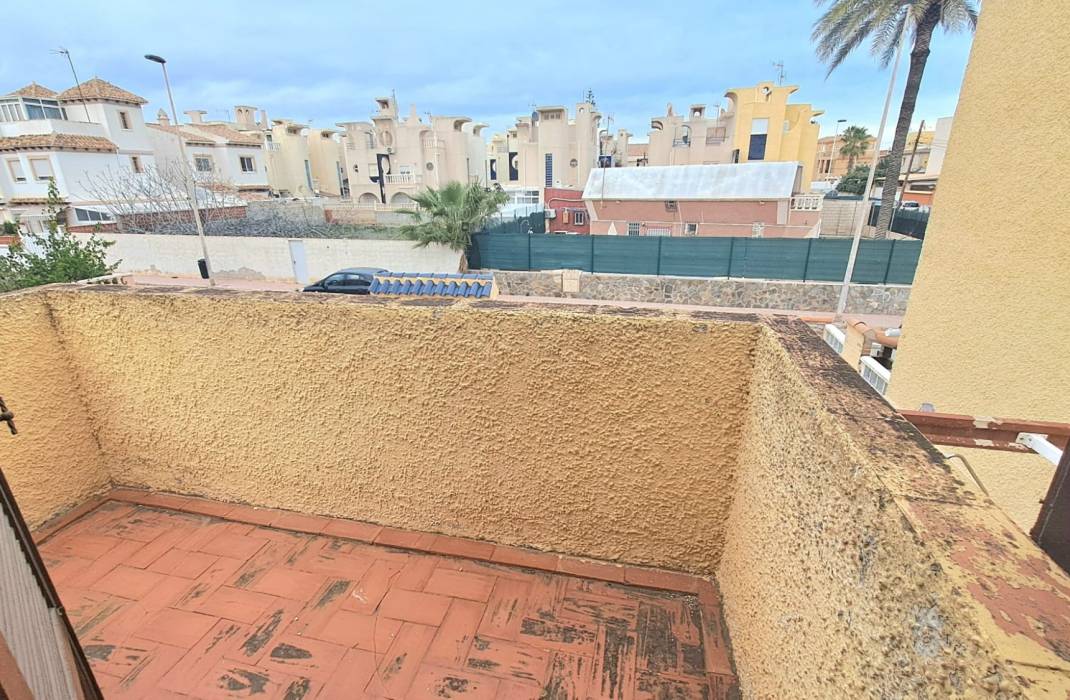 Resale - Semi Detached Villa - Torrevieja