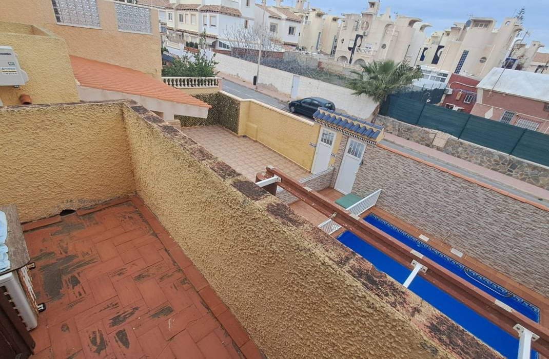 Resale - Semi Detached Villa - Torrevieja