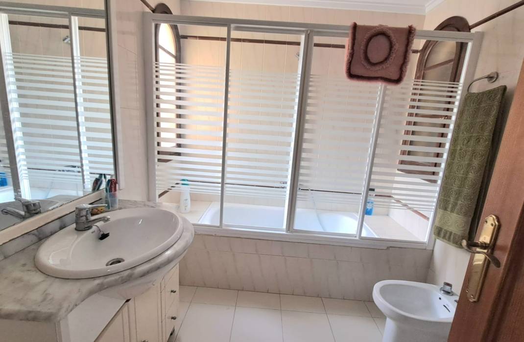 Resale - Semi Detached Villa - Torrevieja