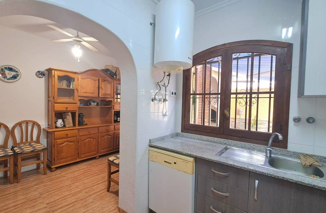 Resale - Semi Detached Villa - Torrevieja