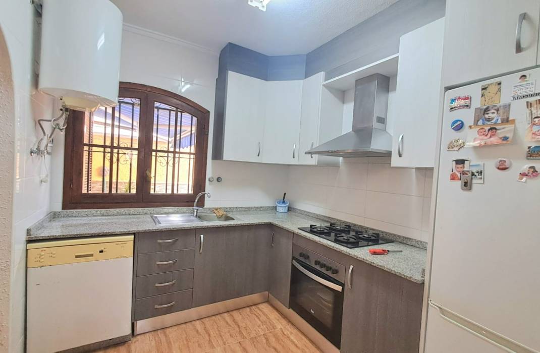 Resale - Semi Detached Villa - Torrevieja