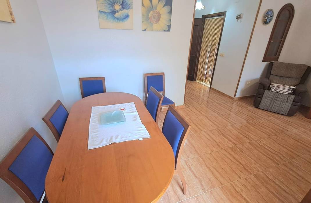 Resale - Semi Detached Villa - Torrevieja