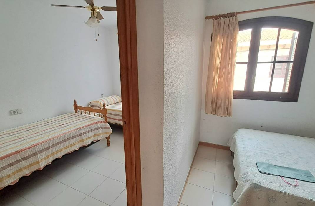 Resale - Semi Detached Villa - Torrevieja