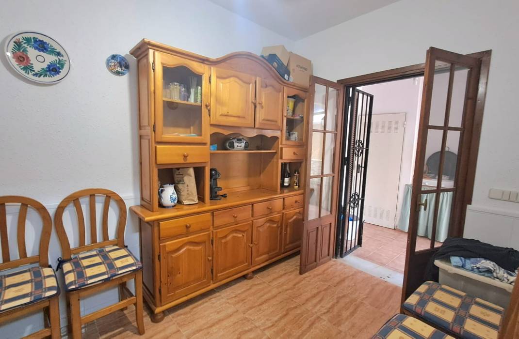 Resale - Semi Detached Villa - Torrevieja