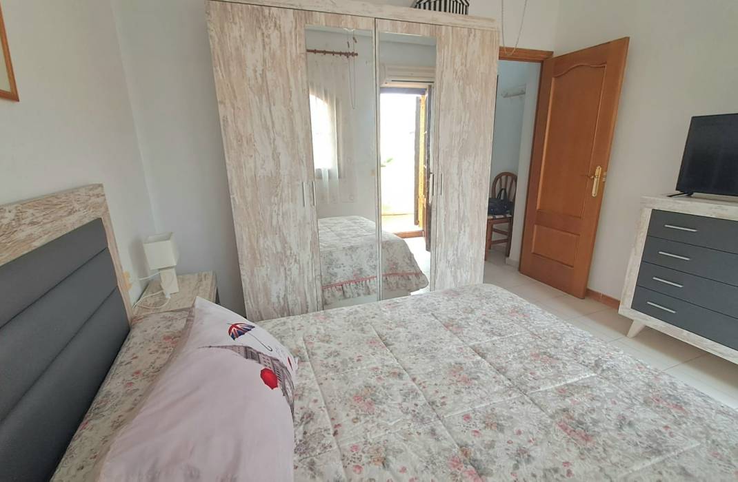 Resale - Semi Detached Villa - Torrevieja