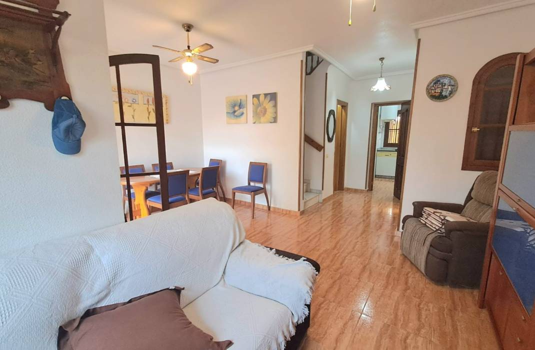 Resale - Semi Detached Villa - Torrevieja