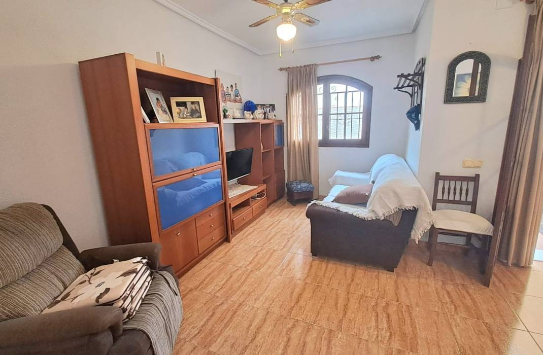 Resale - Semi Detached Villa - Torrevieja
