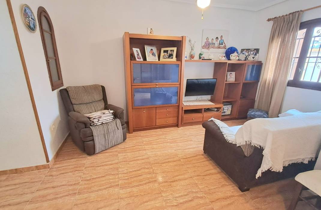 Resale - Semi Detached Villa - Torrevieja