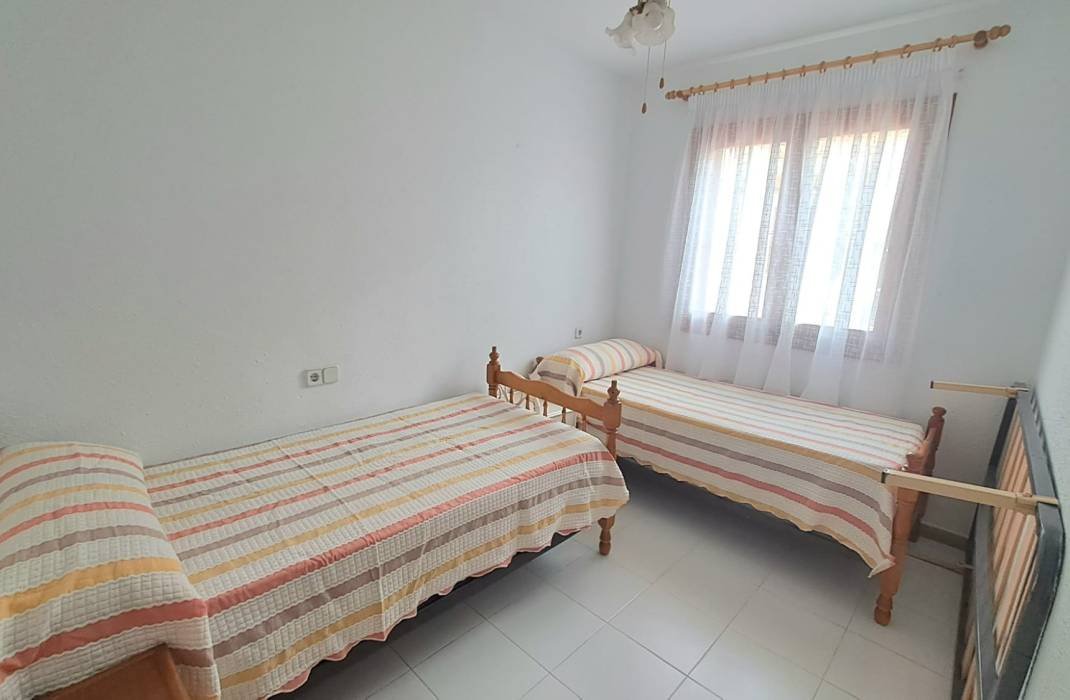 Resale - Semi Detached Villa - Torrevieja