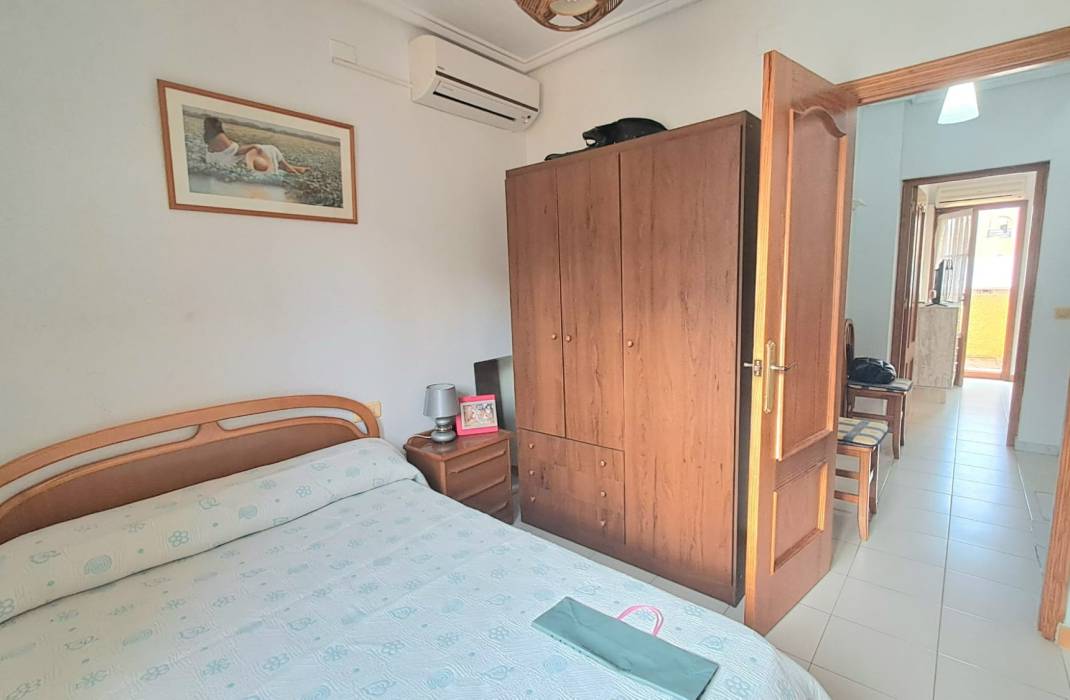 Resale - Semi Detached Villa - Torrevieja