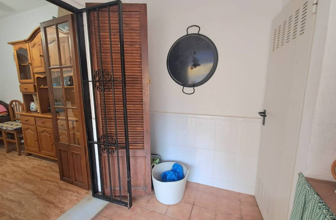 Resale - Semi Detached Villa - Torrevieja