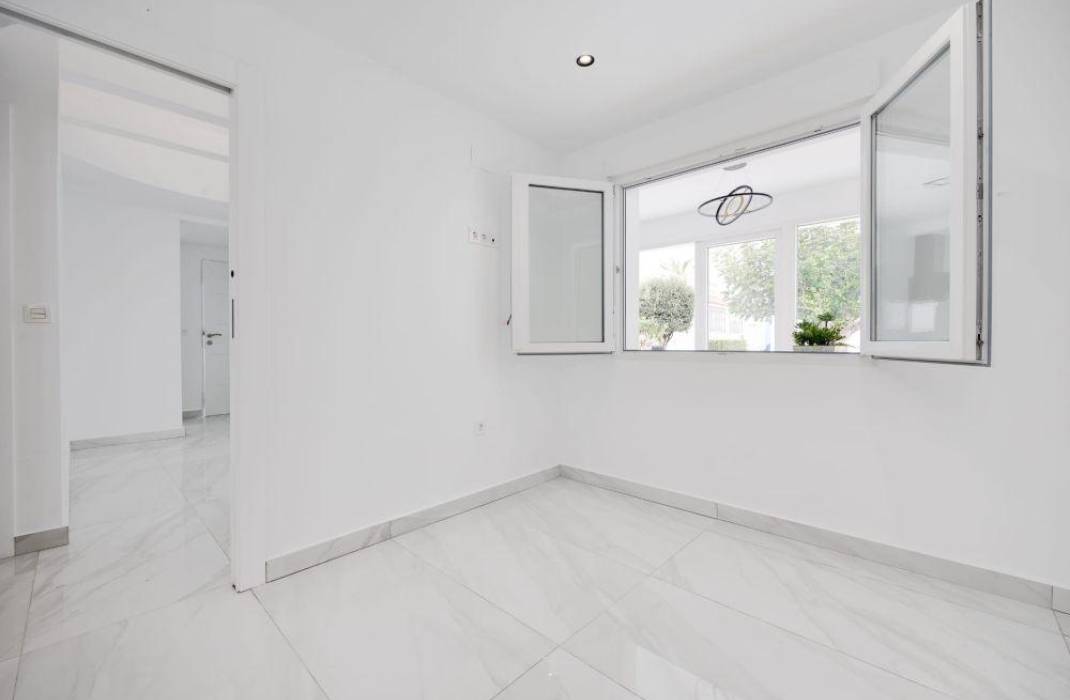 Resale - Terraced house - Orihuela Costa