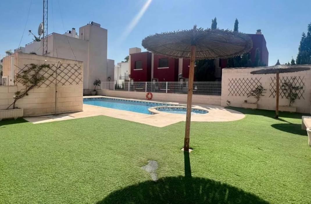 Resale - Terraced house - Torrevieja - Aguas Nuevas