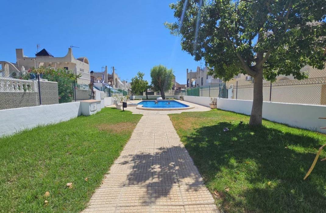 Resale - Terraced house - Torrevieja - Doña ines