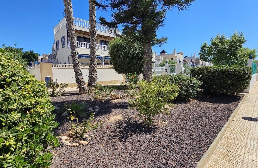 Resale - Terraced house - Torrevieja - Doña ines