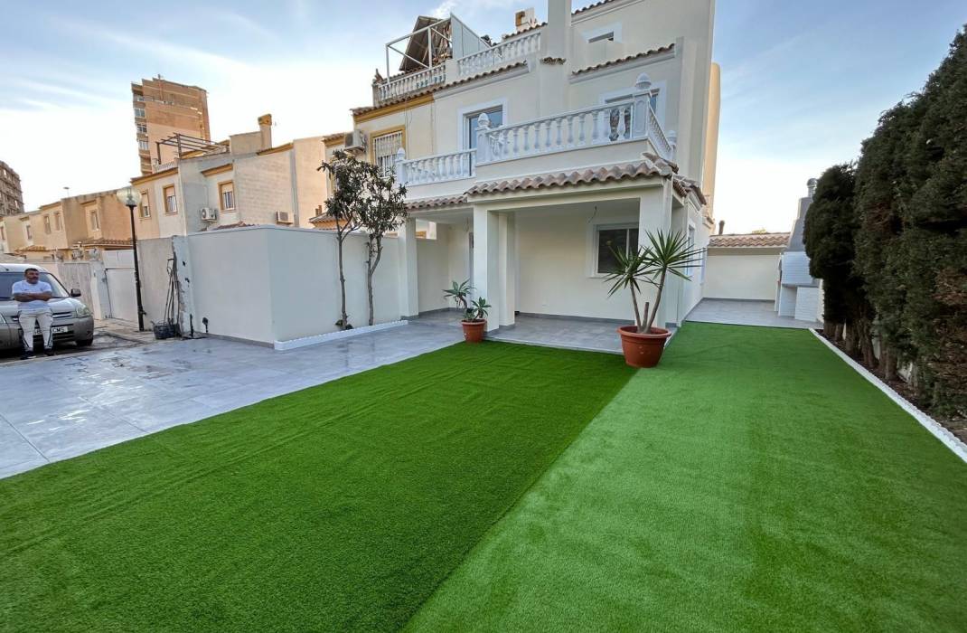 Resale - Terraced house - Torrevieja - Parque las naciones