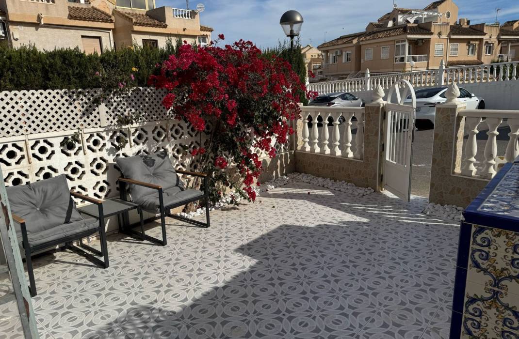 Resale - Townhouse - La Mata