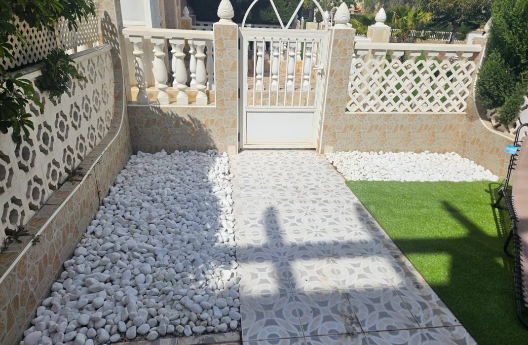 Resale - Townhouse - La Mata