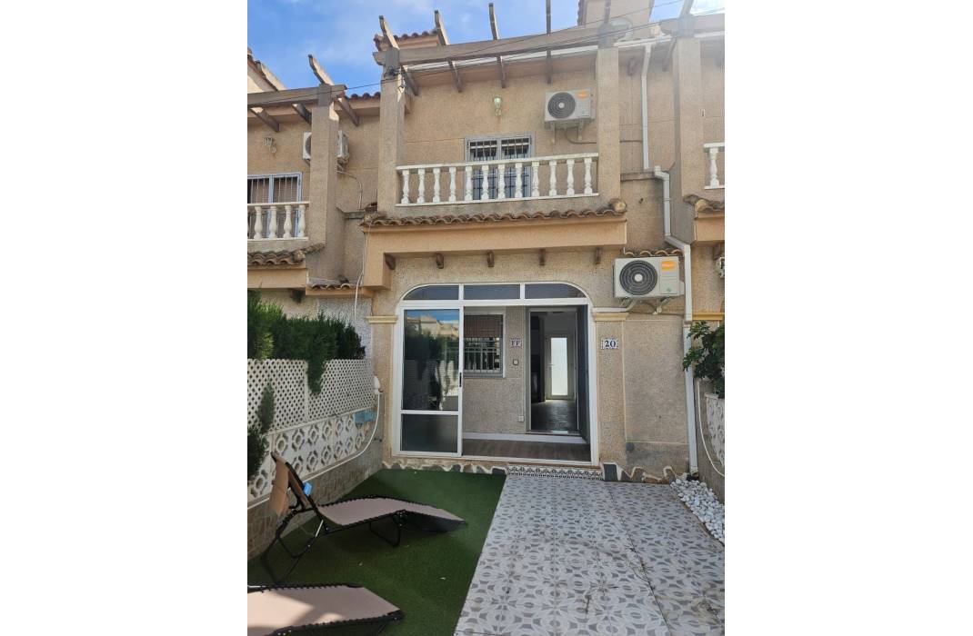 Resale - Townhouse - La Mata