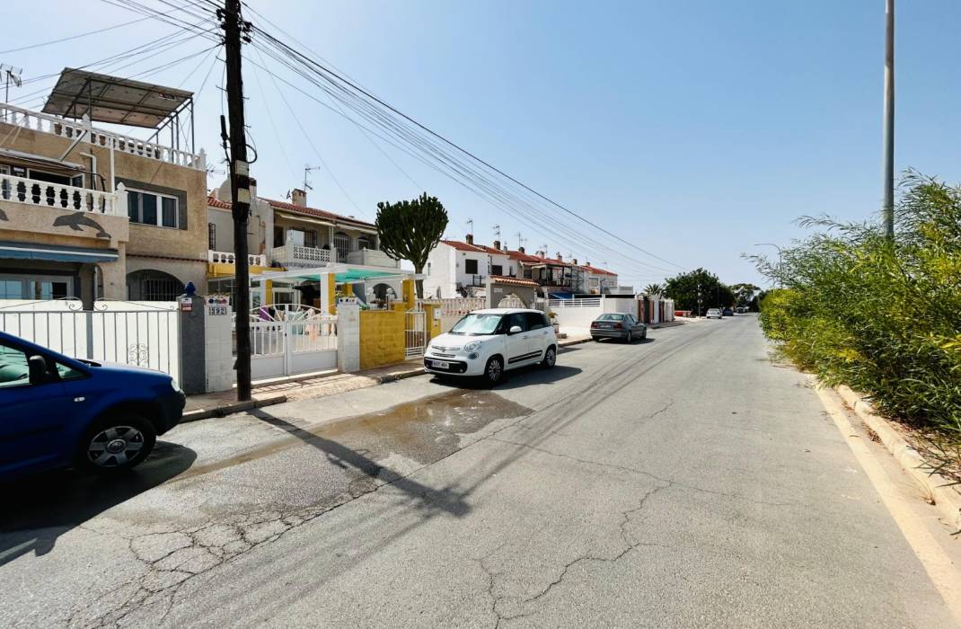 Resale - Townhouse - Torrevieja - La Siesta - El Salado -  Torreta