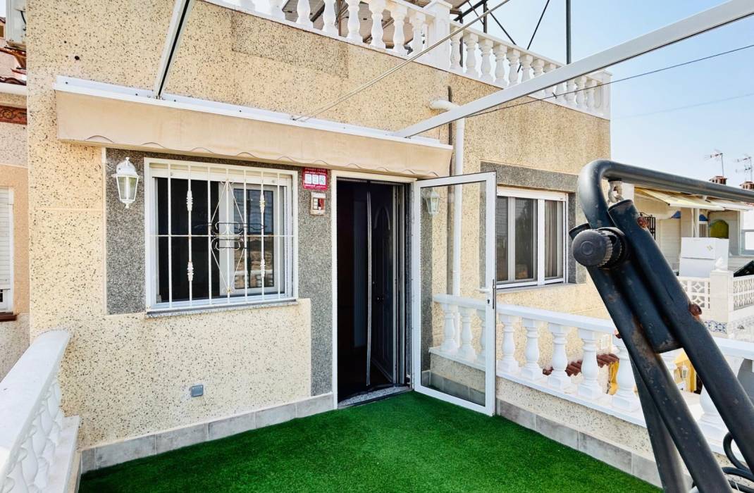 Resale - Townhouse - Torrevieja - La Siesta - El Salado -  Torreta