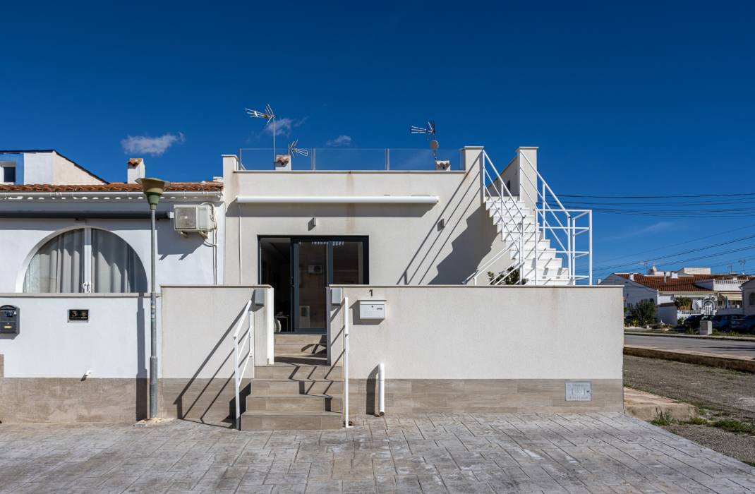 Resale - Townhouse - Torrevieja - Urbanización San Luis