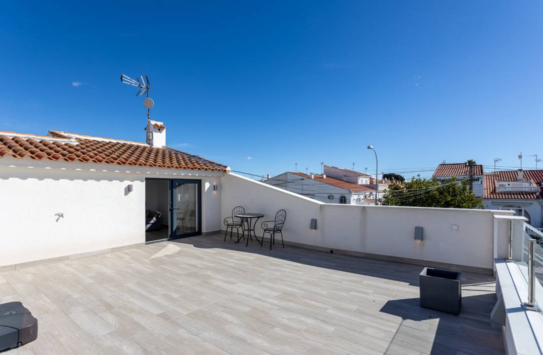 Resale - Townhouse - Torrevieja - Urbanización San Luis