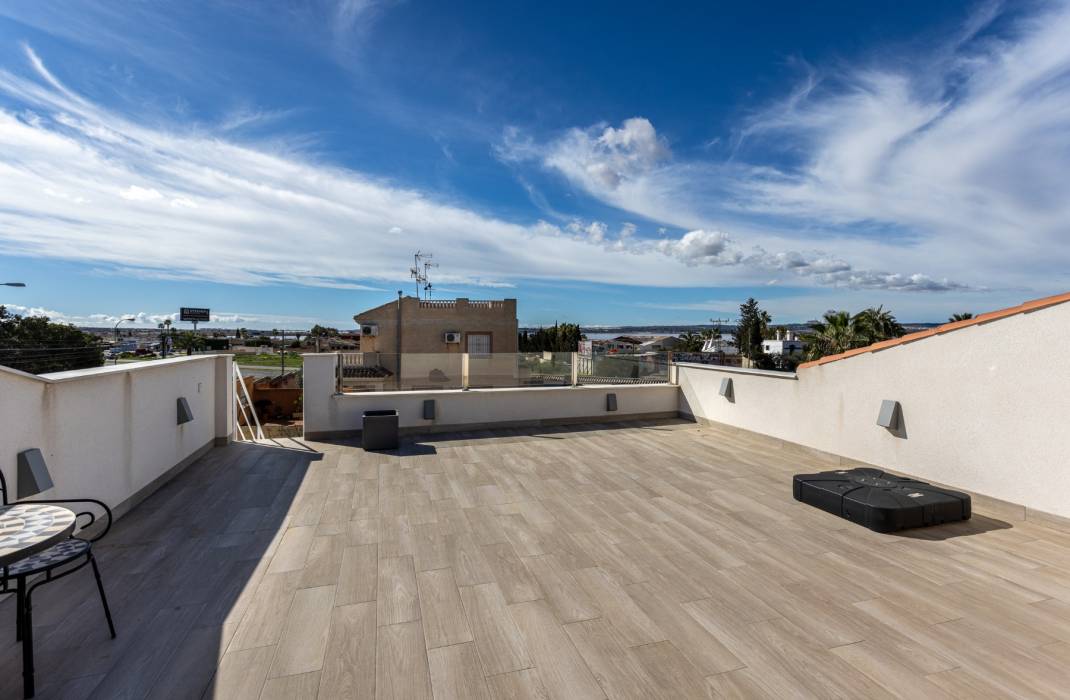 Resale - Townhouse - Torrevieja - Urbanización San Luis