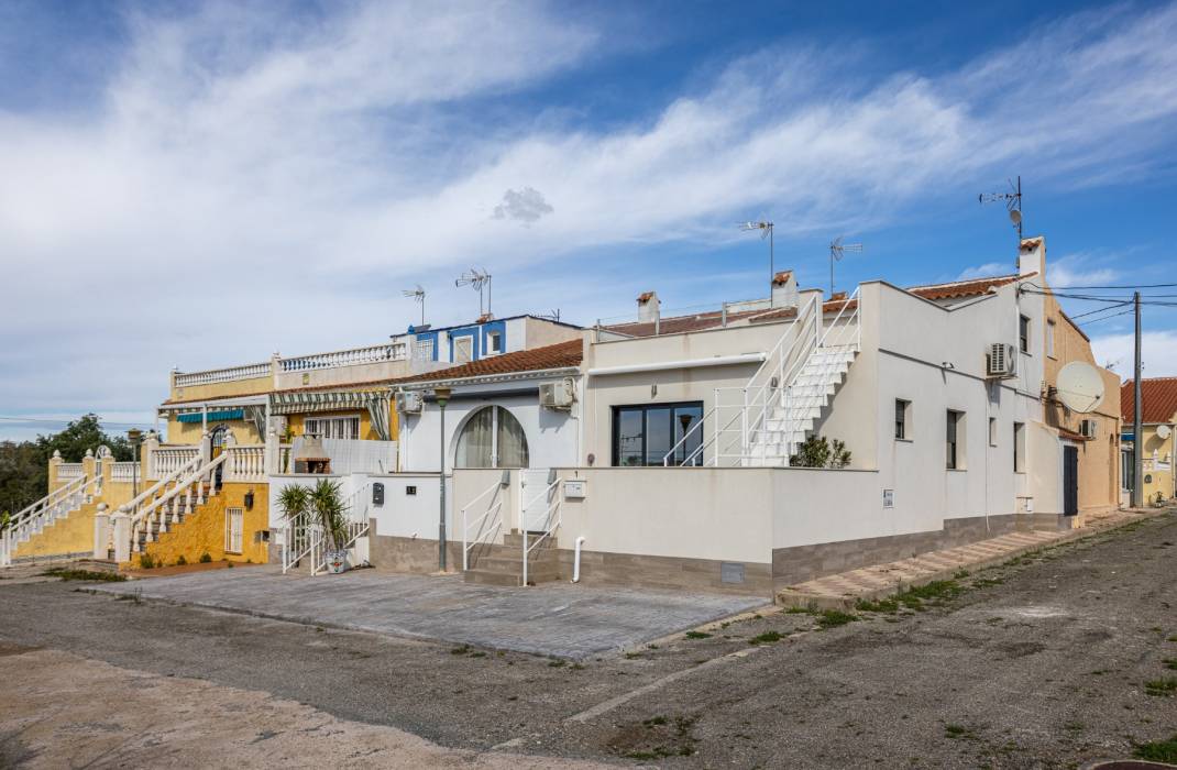 Resale - Townhouse - Torrevieja - Urbanización San Luis