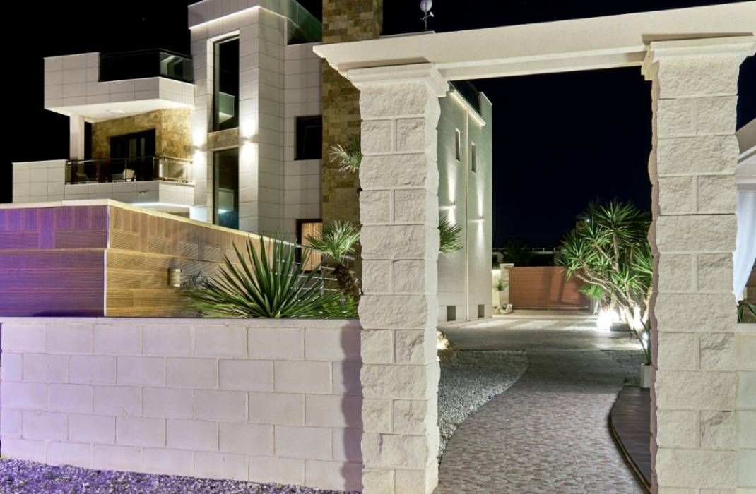 Resale - Villa - La Mata