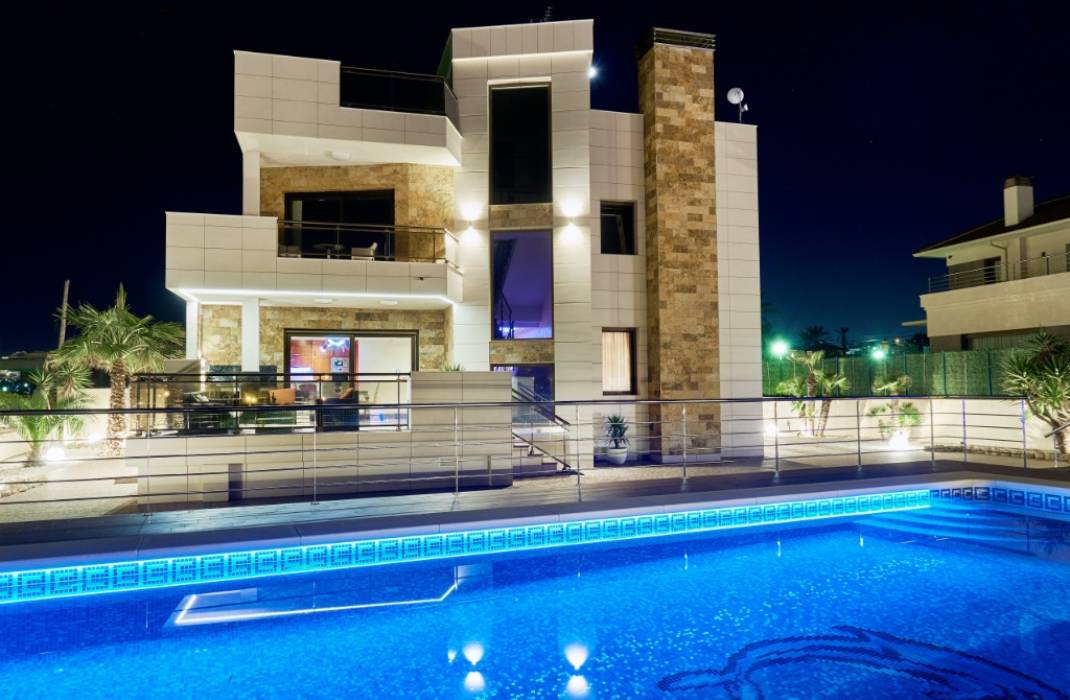 Resale - Villa - La Mata