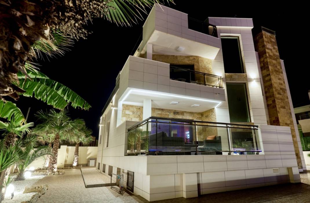 Resale - Villa - La Mata