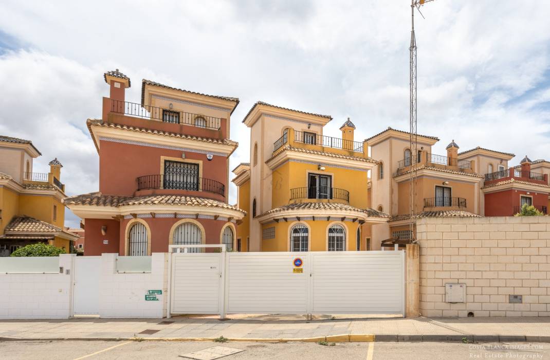 Resale - Villa - Los Montesinos - Los Montesinos - Urb. La Herrada