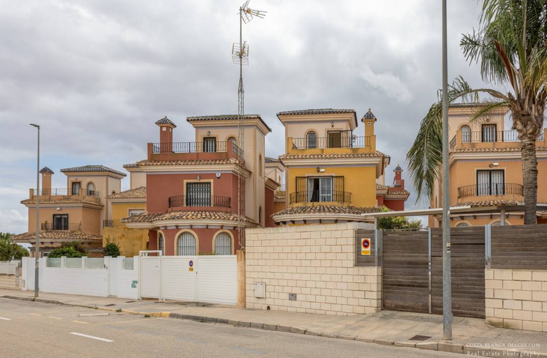 Resale - Villa - Los Montesinos - Los Montesinos - Urb. La Herrada