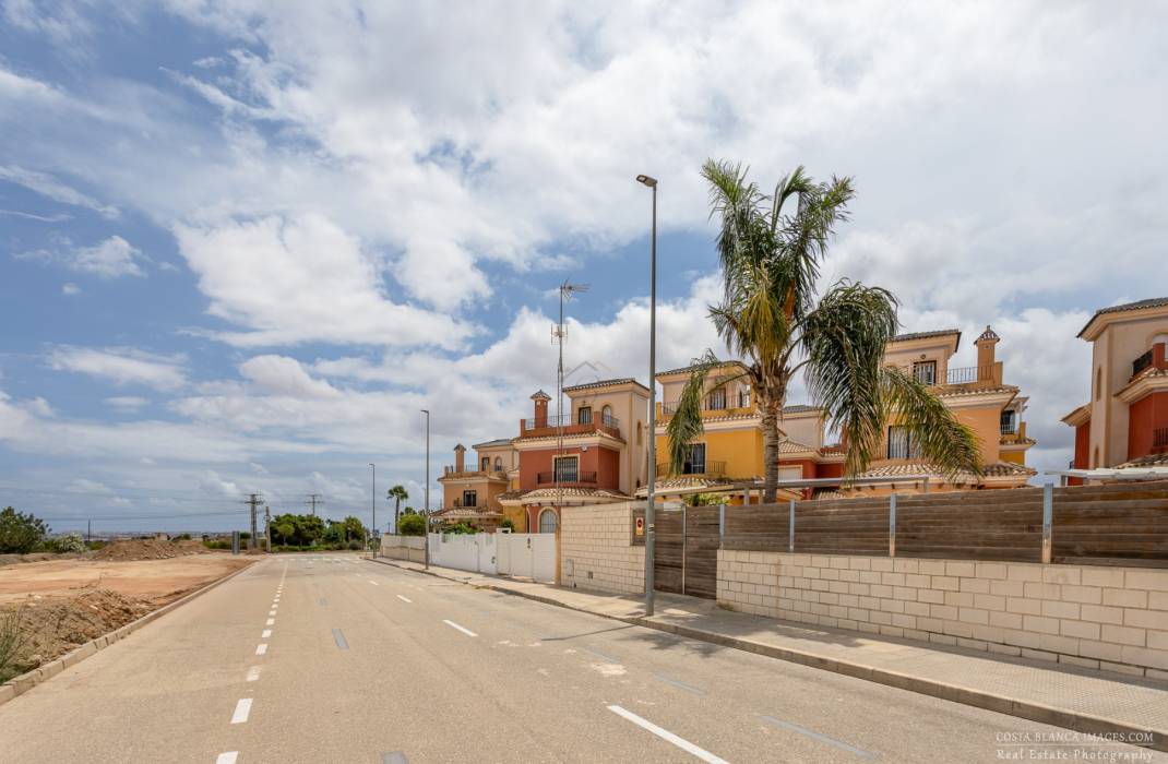 Resale - Villa - Los Montesinos - Los Montesinos - Urb. La Herrada