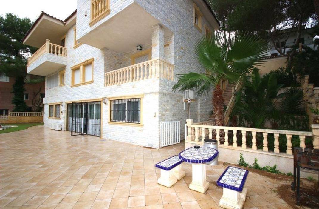 Resale - Villa - Orihuela Costa - Altos de Campoamor