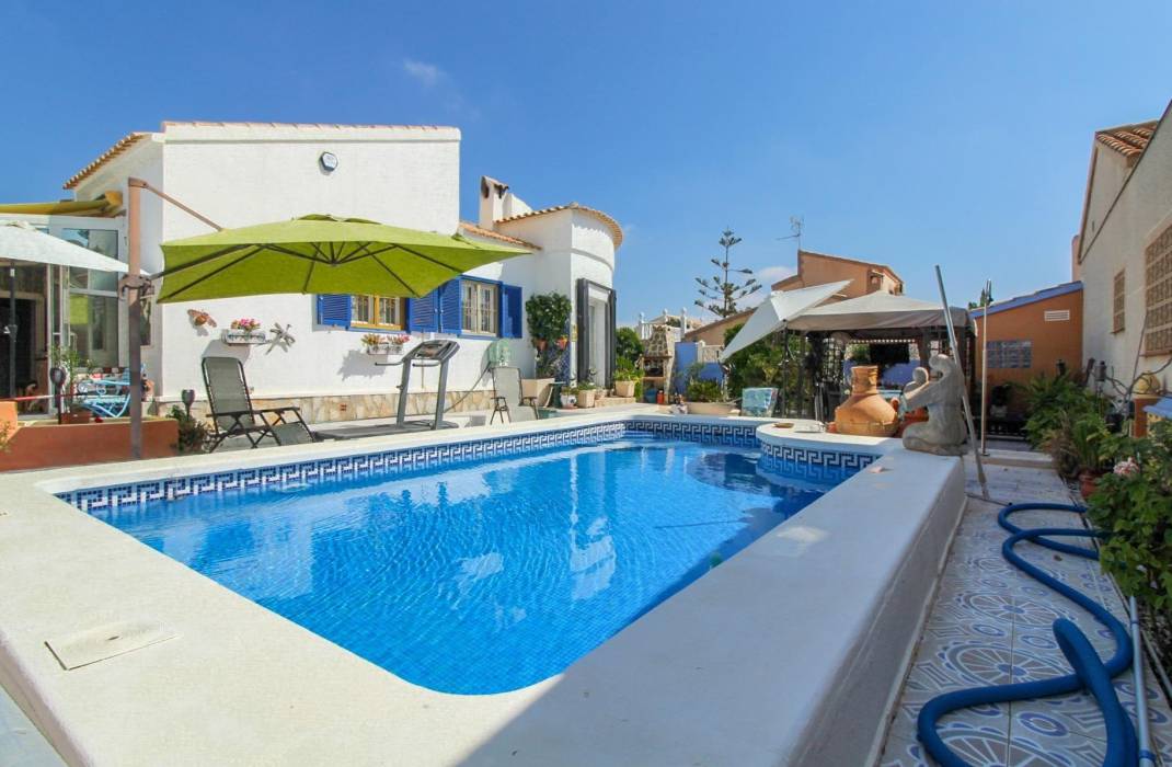 Resale - Villa - Orihuela Costa - La Florida