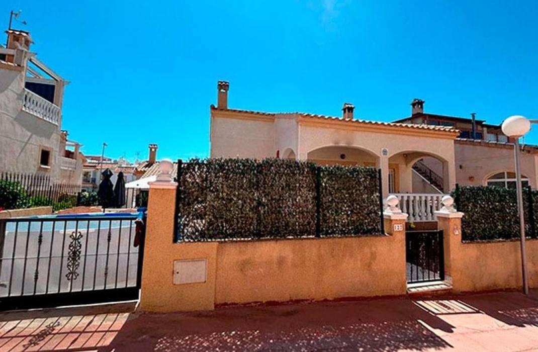 Resale - Villa - Orihuela Costa - La Florida