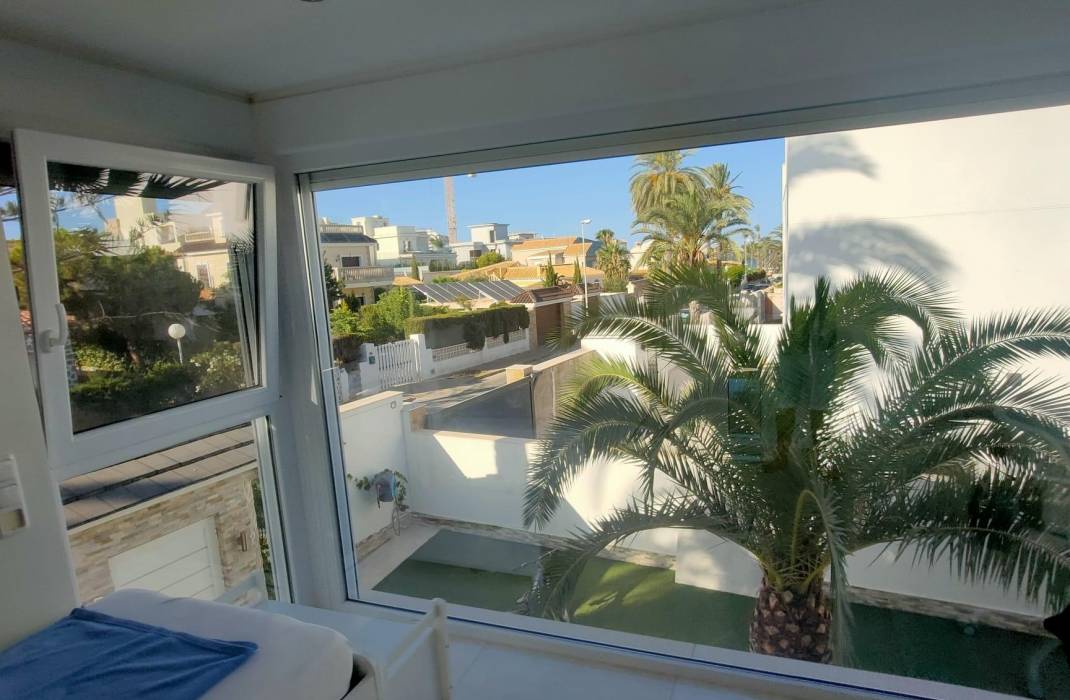 Resale - Villa - Orihuela Costa - La Zenia