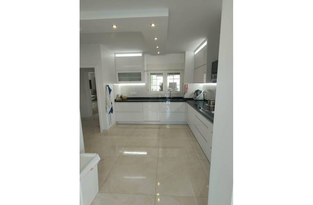 Resale - Villa - Orihuela Costa - La Zenia