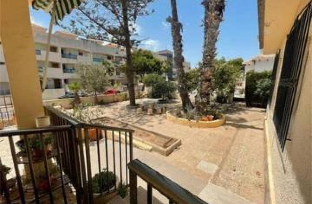 Resale - Villa - Orihuela Costa - La Zenia