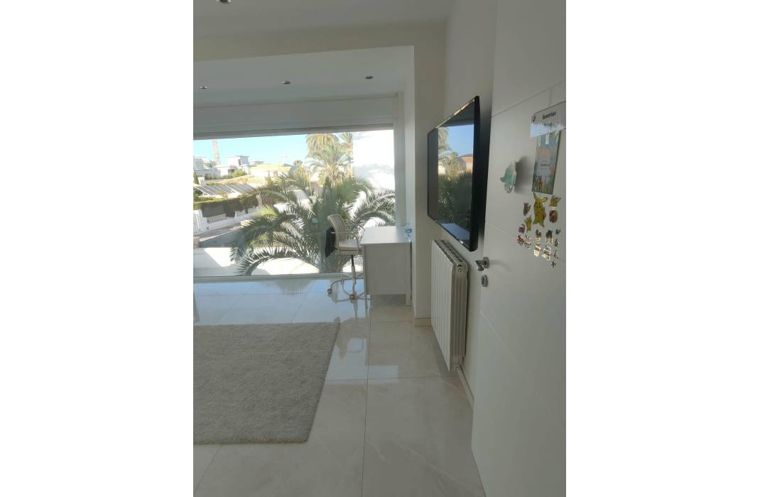 Resale - Villa - Orihuela Costa - La Zenia