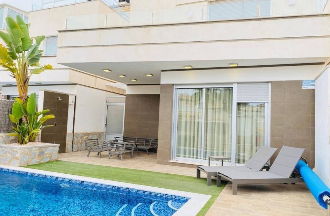 Resale - Villa - Orihuela Costa - Montezenia