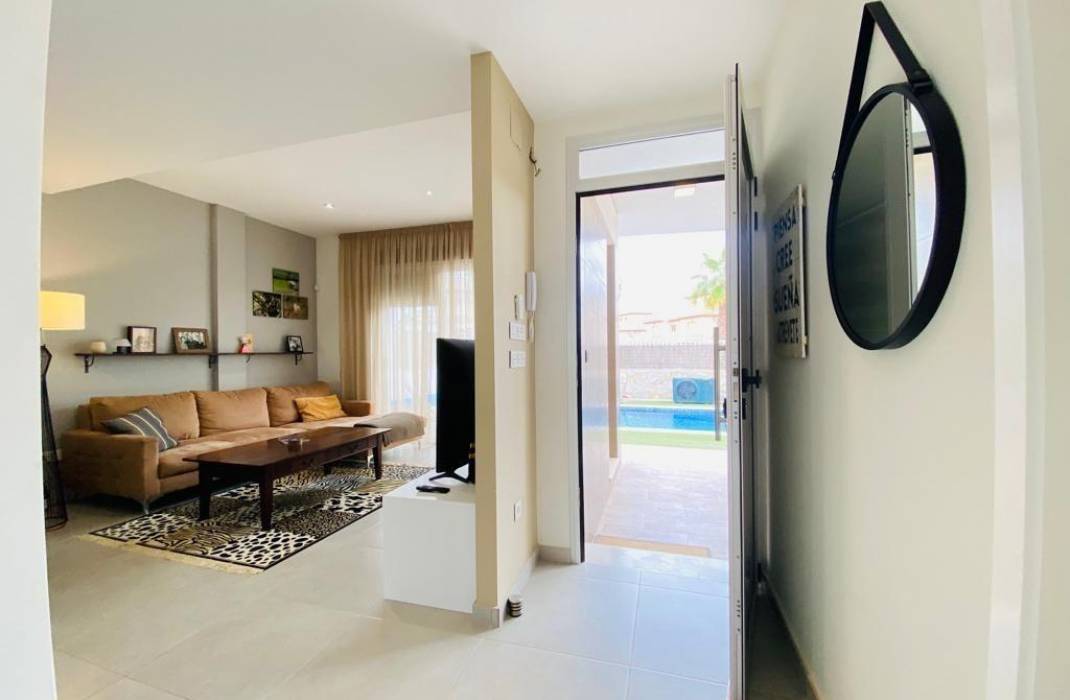 Resale - Villa - Orihuela Costa - Montezenia